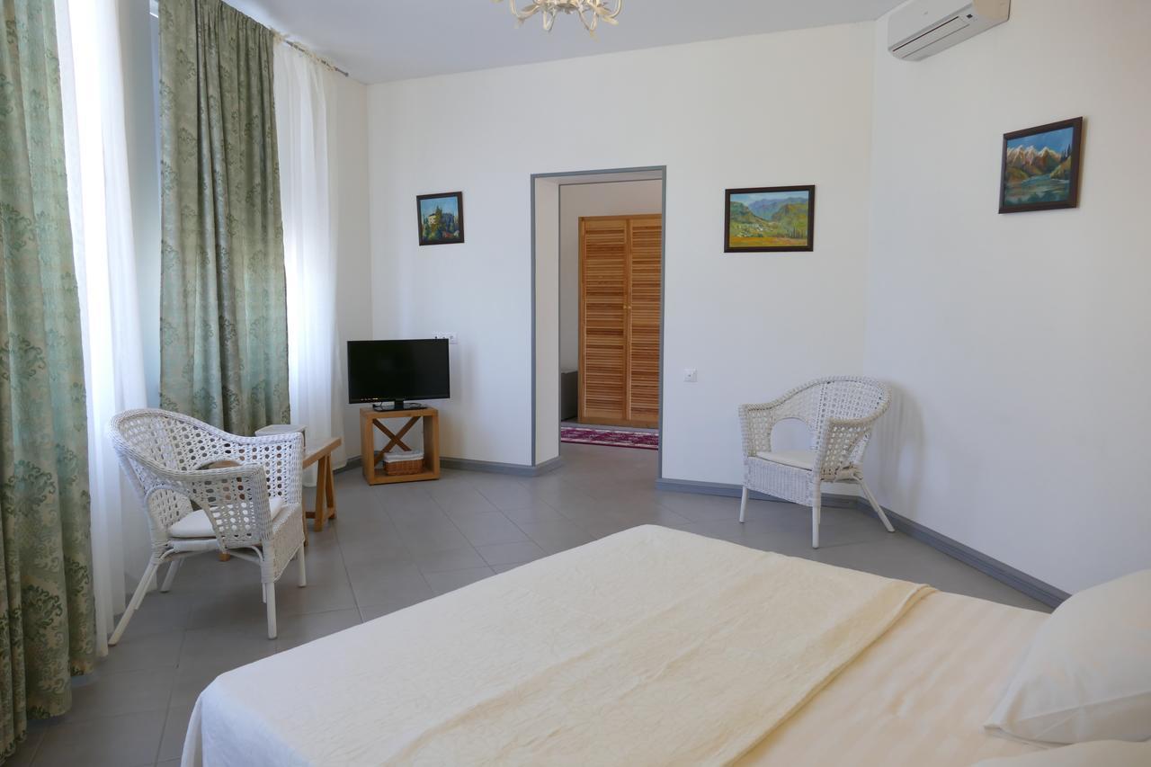 Heliopark Gora Bagrata Hotel Sukhumi Exterior photo